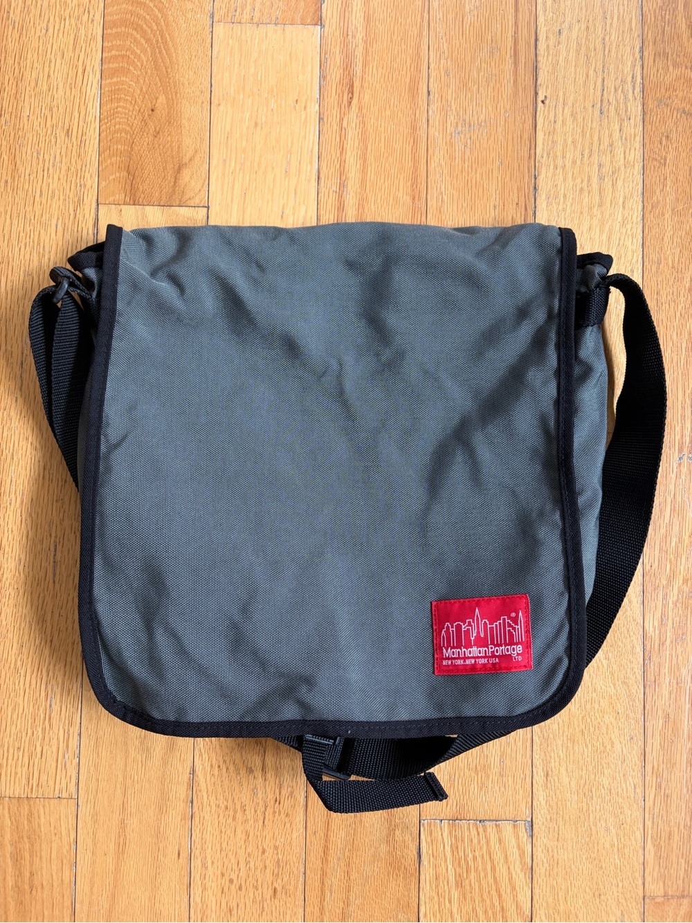 Manhattan Portage Gray Messenger Bag - Durable Crossbody for Men